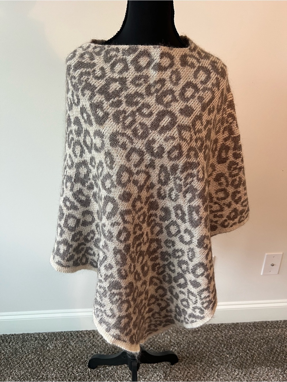 Nardi & Tagliaferri Mohair Wool Blend Leopard Print Poncho Sweater Like New